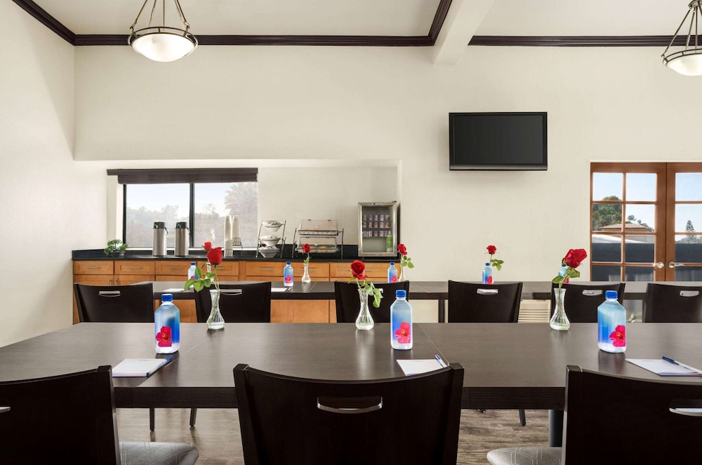 Baymont By Wyndham Monterey Park 29/45
