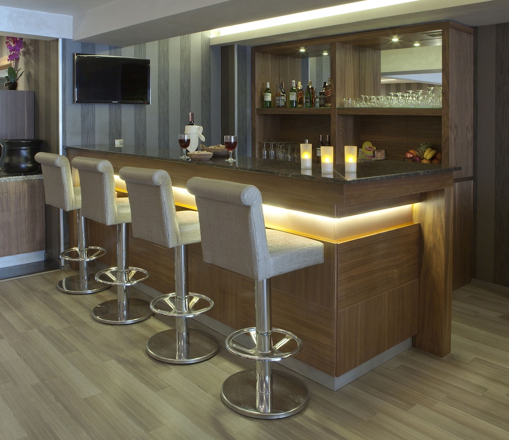 Nanda Hotel 51/63
