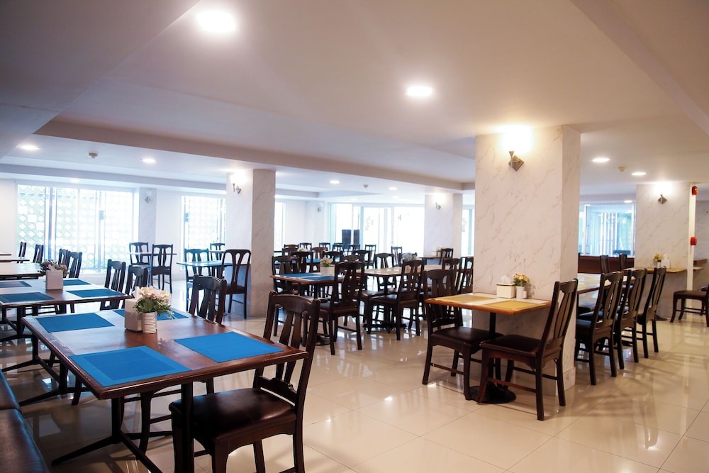 Convenient Grand Plus Hotel Suvarnabhumi 37/44