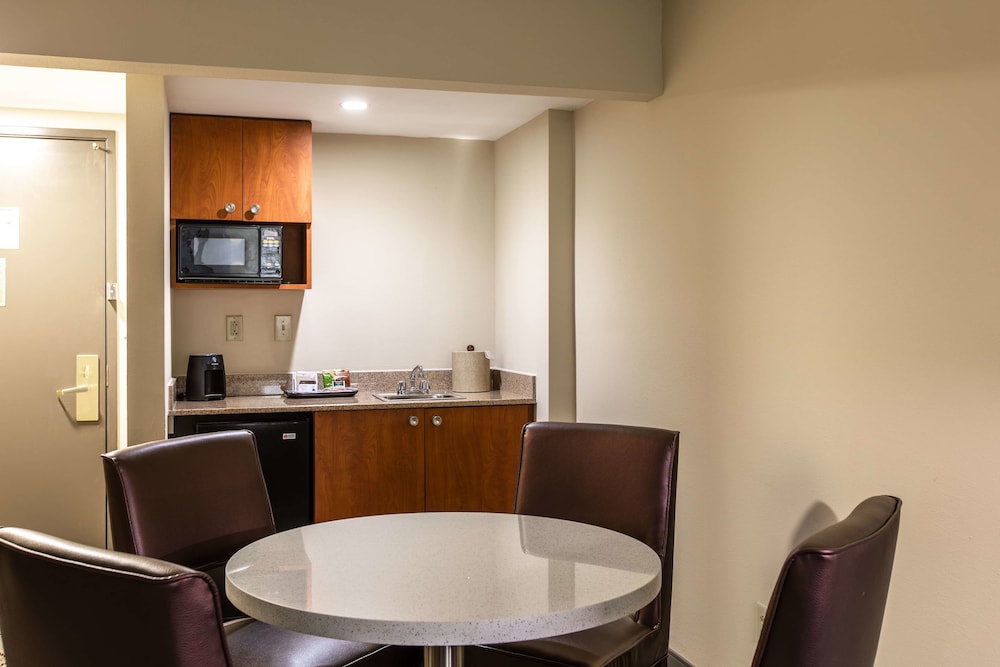 Wingate By Wyndham Charlotte Speedway Concord 50/69