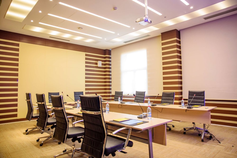 Golden Tulip Le Diplomate Cotonou 66/72