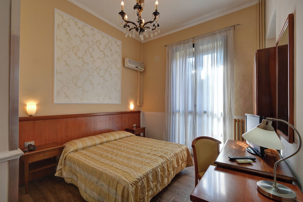 Hotel Universo 6/36