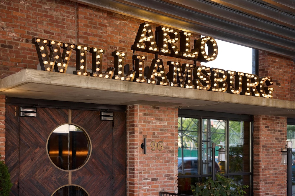 Arlo Williamsburg 4/75