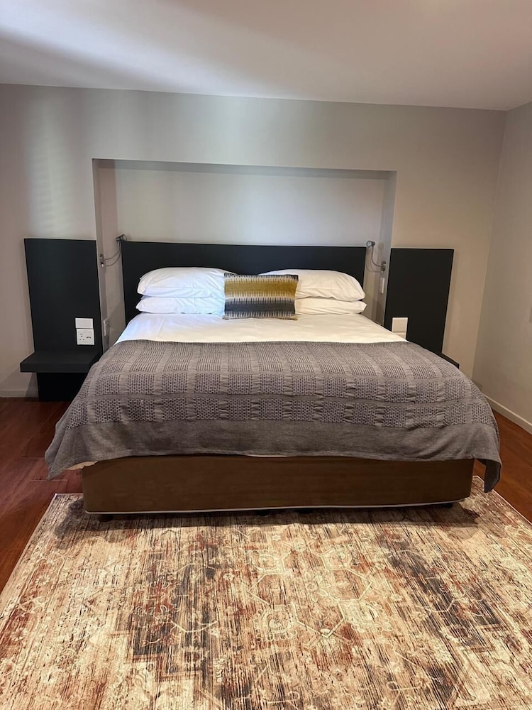 The Lakes Boutique Lodge 16/50