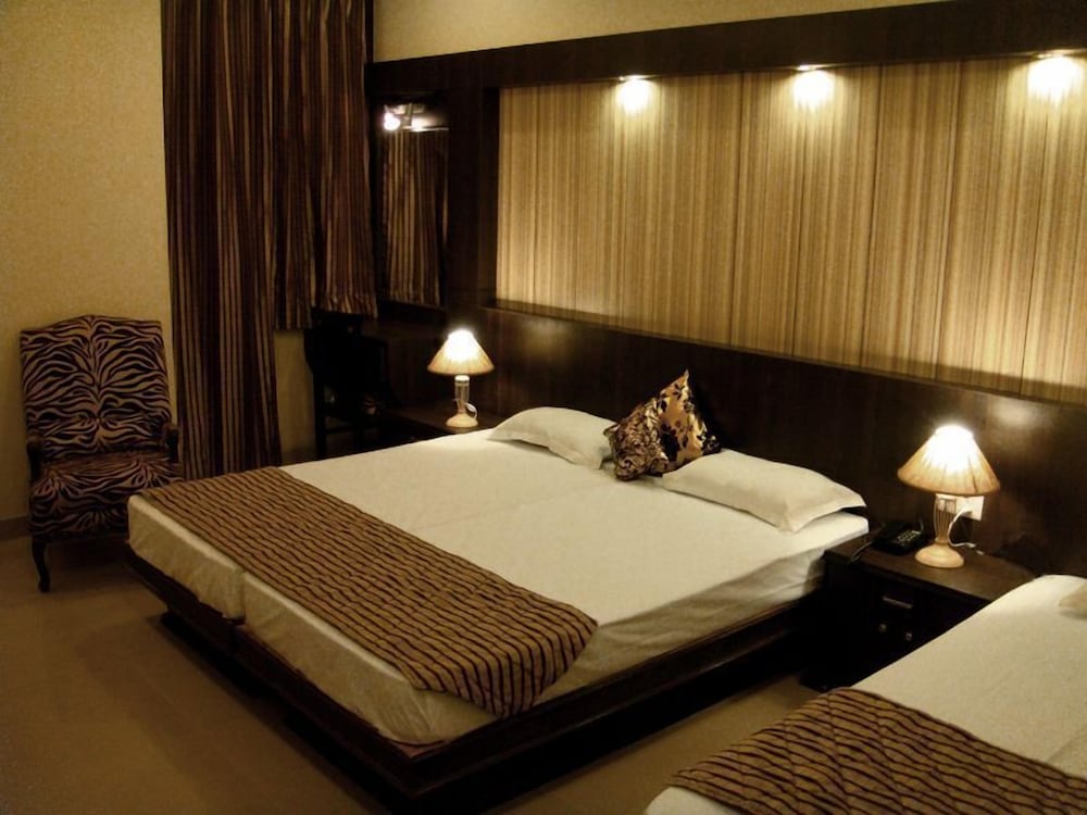 HOTEL CJ INTERNATIONAL 11/17
