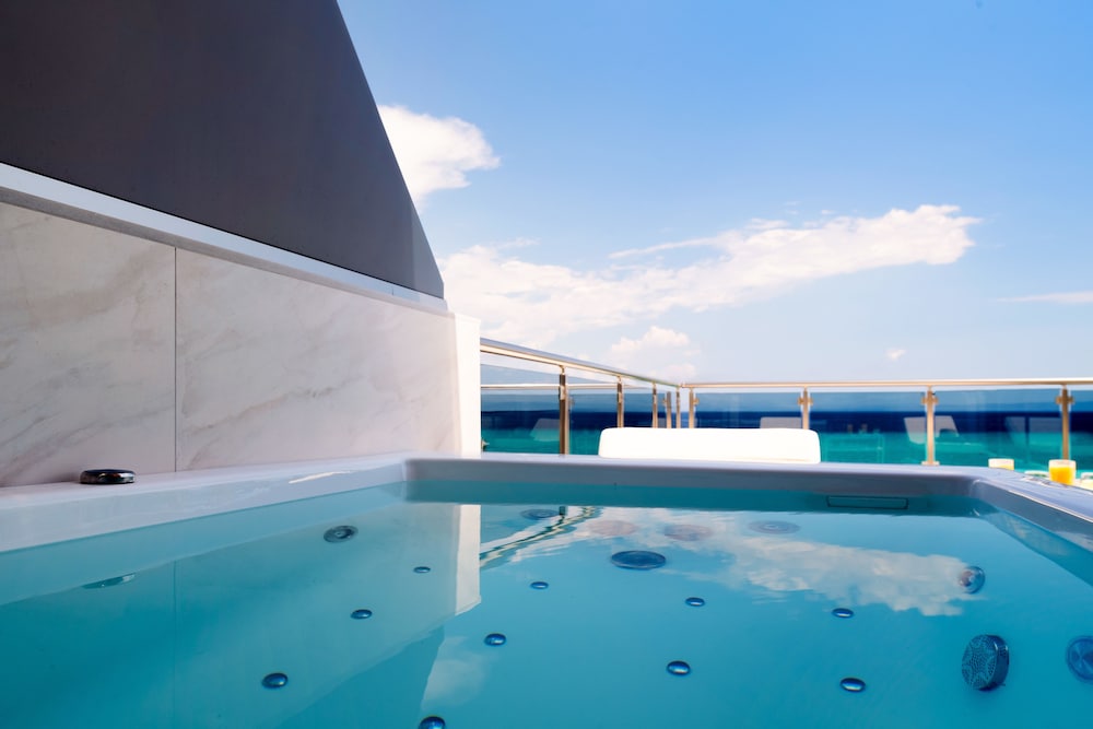 Sea Level Hotel 23/40