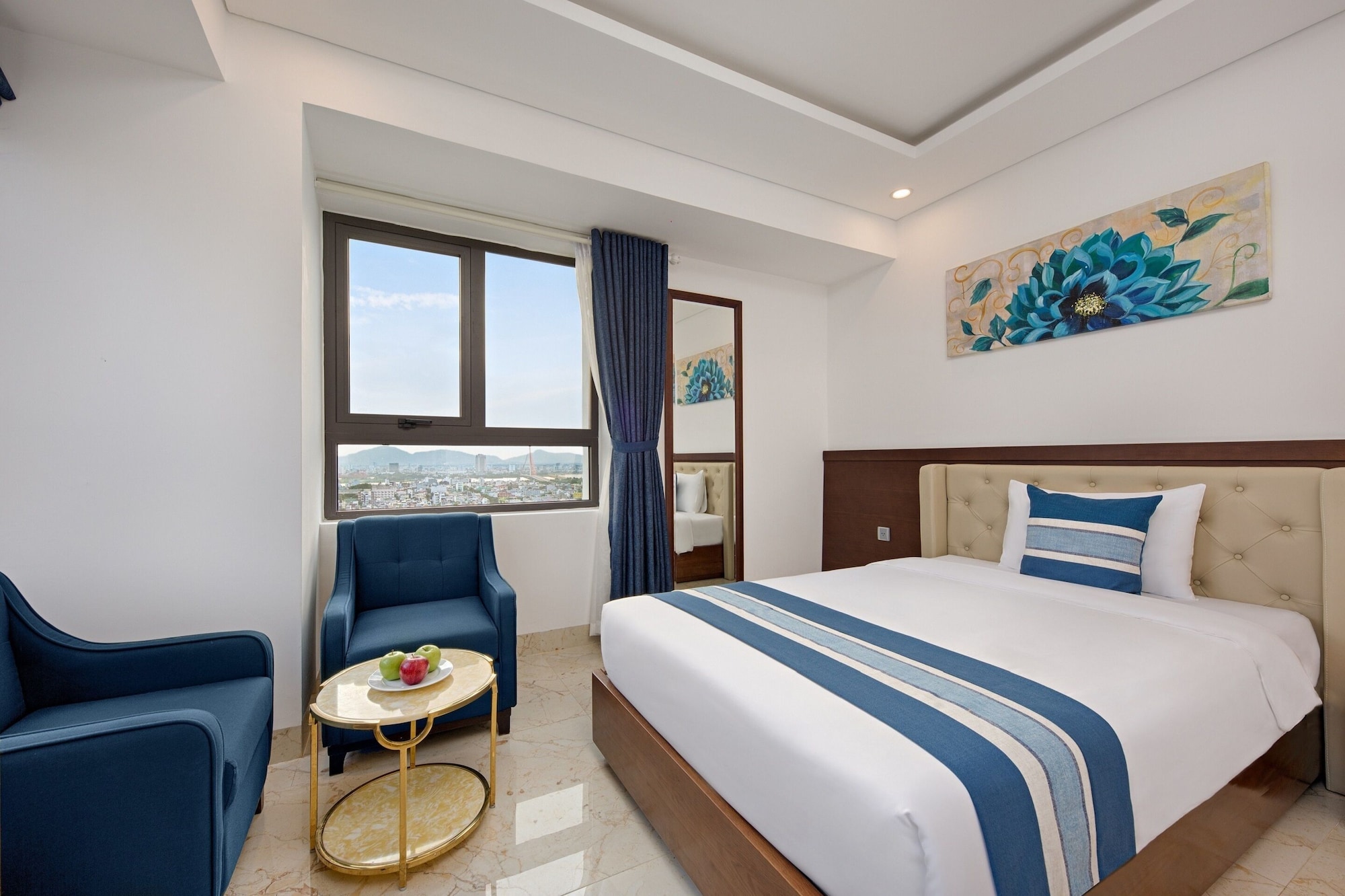 DELUXE, DOUBLE BED, PARTIAL SEA VIEW