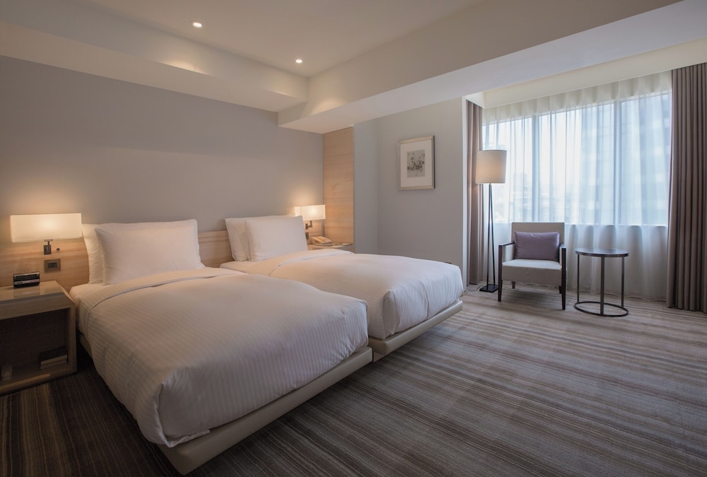 COZY, KING BED