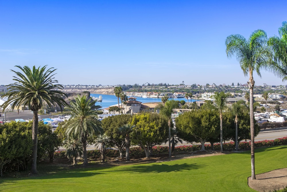 Hyatt Regency Newport Beach Hotel 72/75
