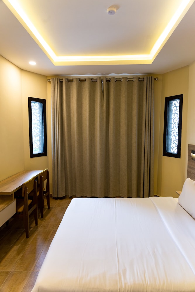 Hotel Silver Moon CI 13/68