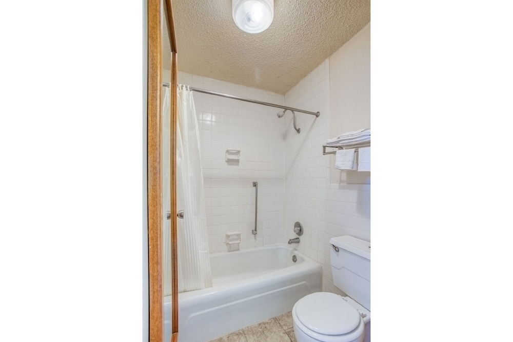 Travelers Inn By OYO, Templeton VA 18/42