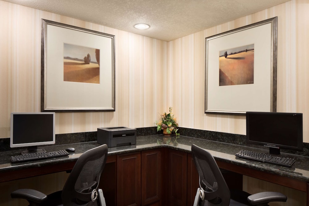 Country Inn & Suites by Radisson, Champaign North, IL 22/23