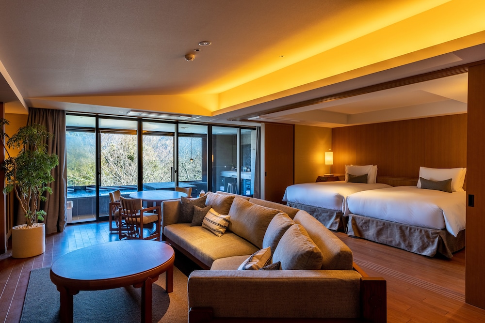 LUXURY, SUITE