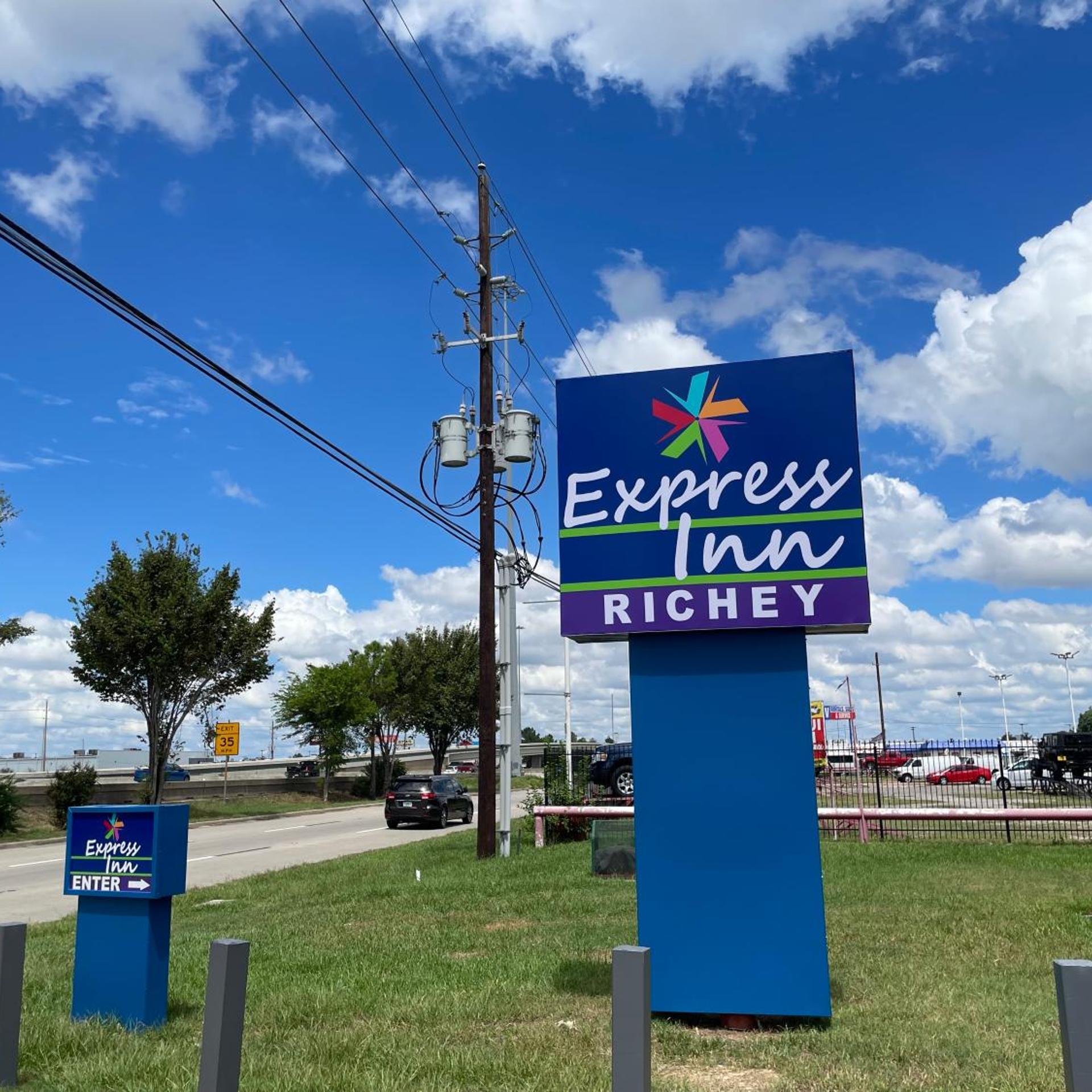 Express Inn - Richey 12/13