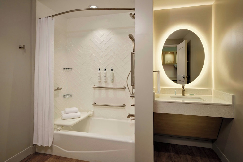 Towneplace Suites By Marriott Fort Myers Southeast 20/21