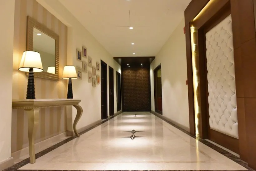 Milan - A boutique Hotel 12/24
