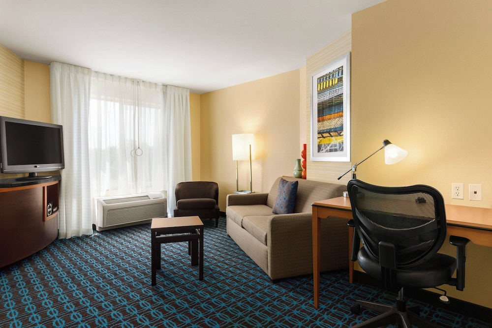 Fairfield Inn Suites Weirton 25/26