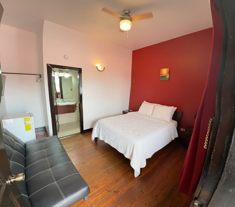 Serenade Hotel 27/65