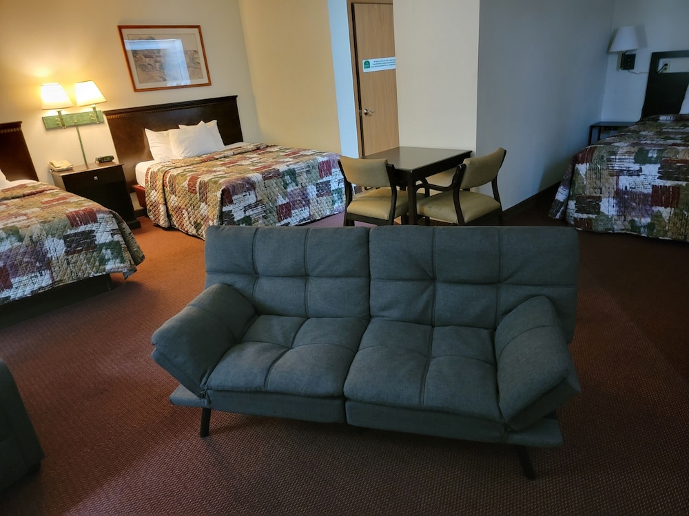 Wamego Inn And Suites 8/16