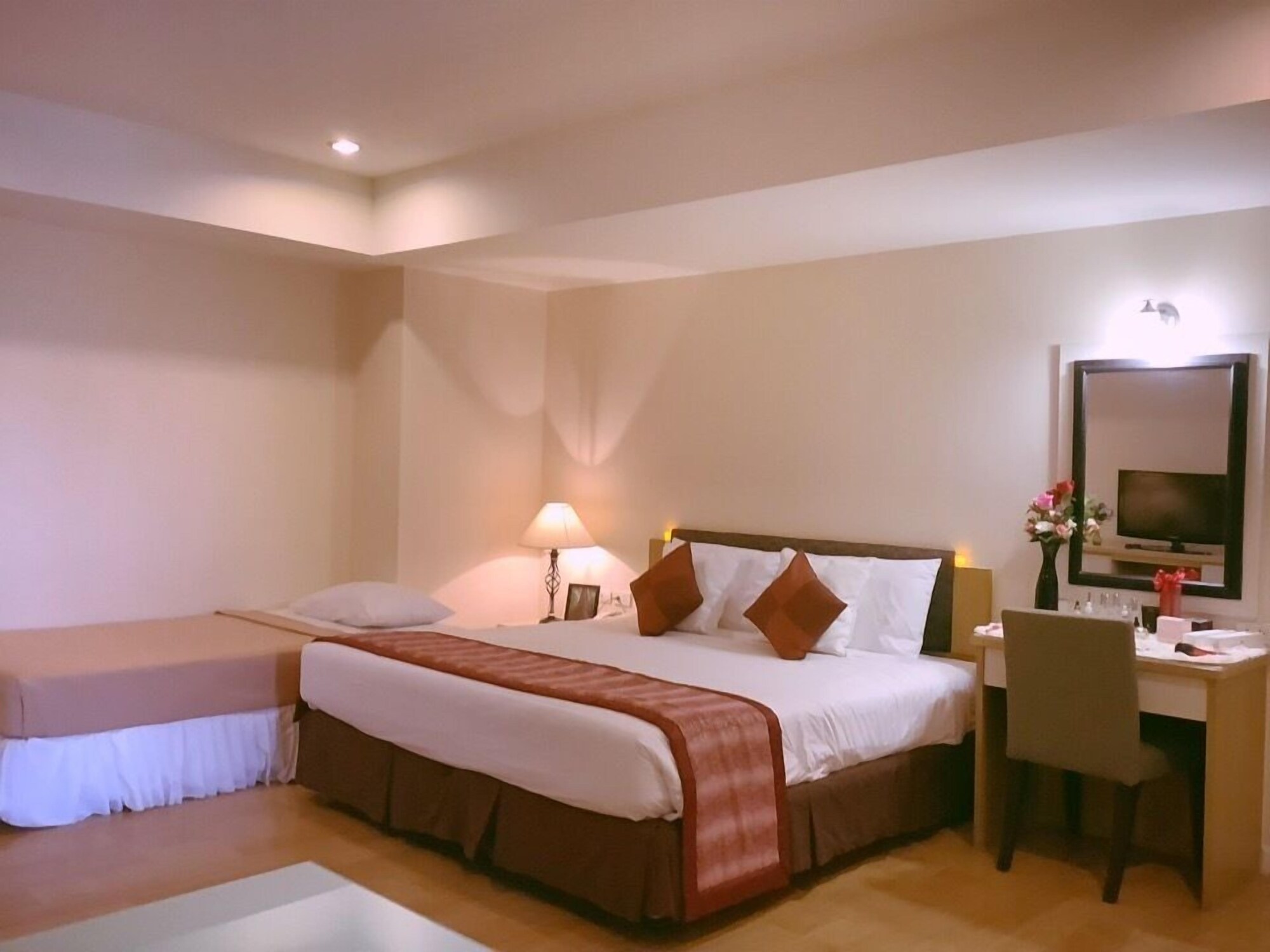 1 BEDROOM, STUDIO, SUITE