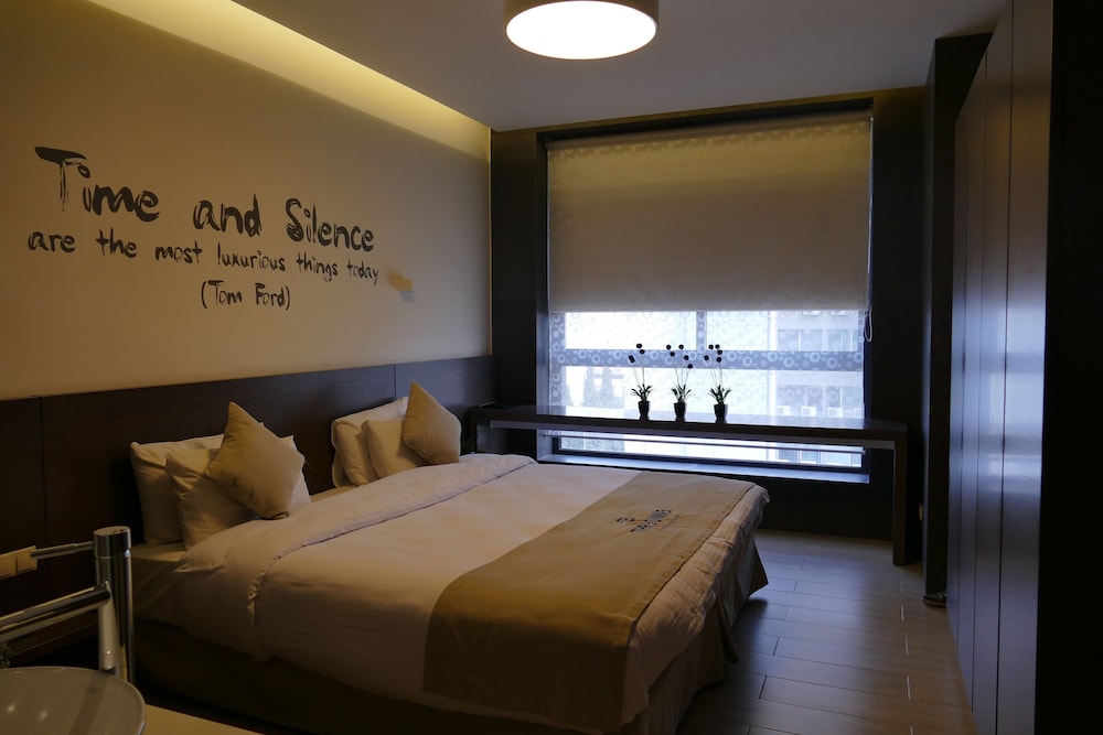 Three O Nine Hotel 6/50