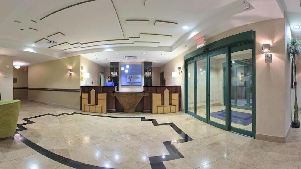 Holiday Inn Express & Suites Birmingham - Inverness 280, an IHG Hotel 8/74