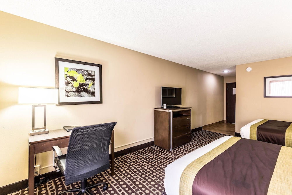 Quality Inn West Plains MO 18/42