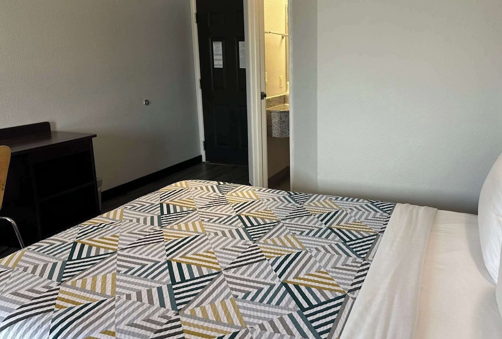 Motel6 Mission, TX 10/49