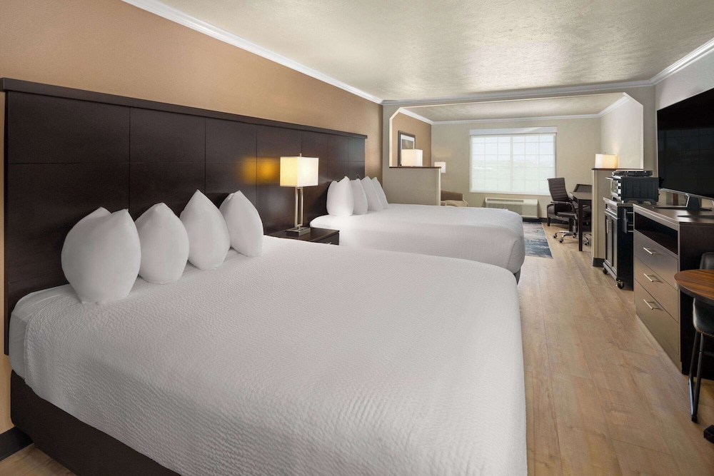 Ramada By Wyndham Moses Lake 24/54