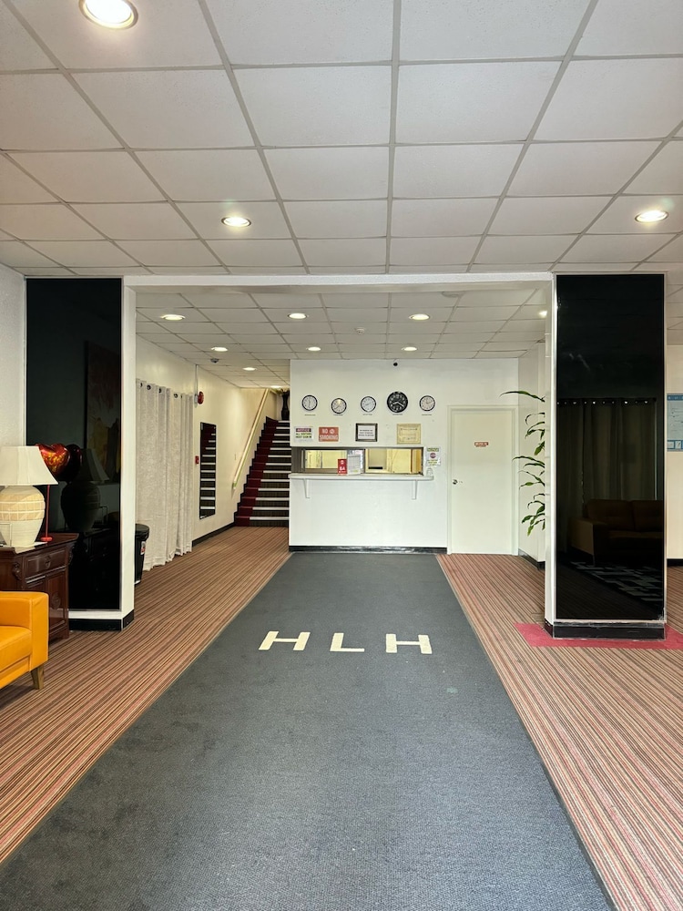 Harmon Loop Hotel 4/36