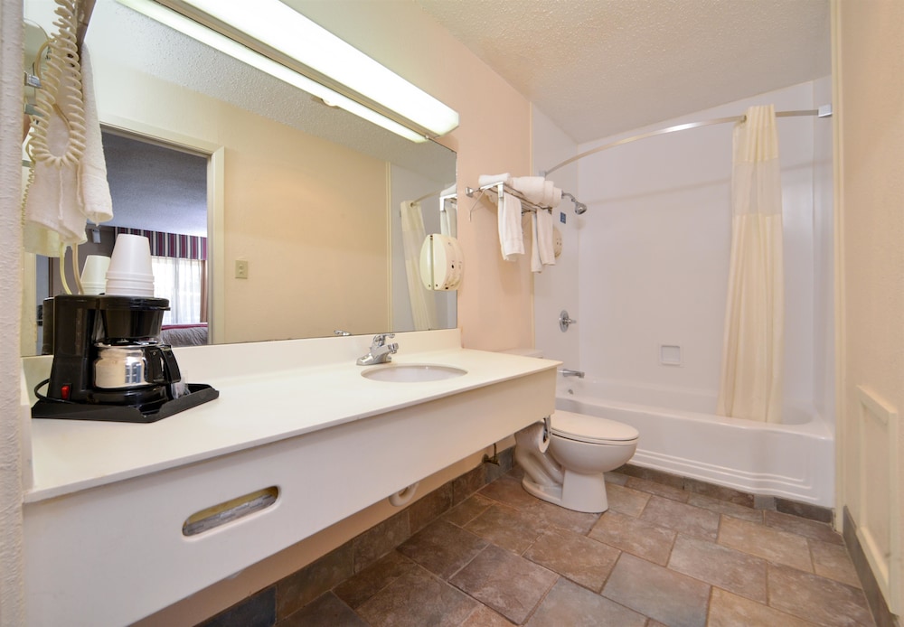 Americas Best Value Inn Lubbock E 15/46