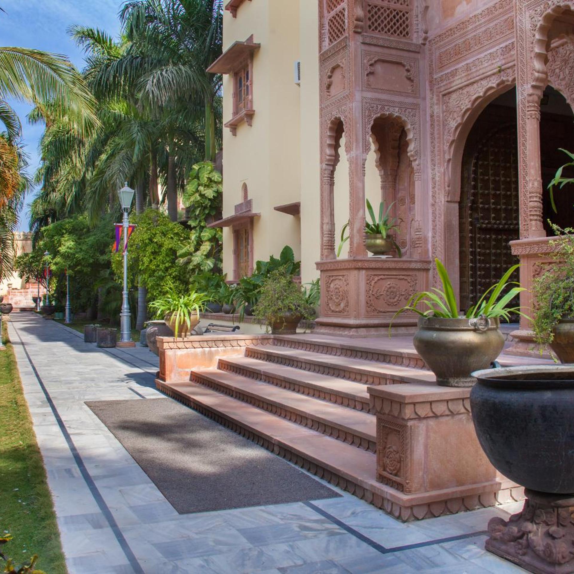 JAGAT PALACE 30/33