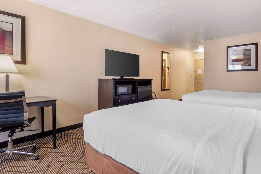 غرفة قياسية بسريرين كوين، Best Western Campbellsville Inn 3/6