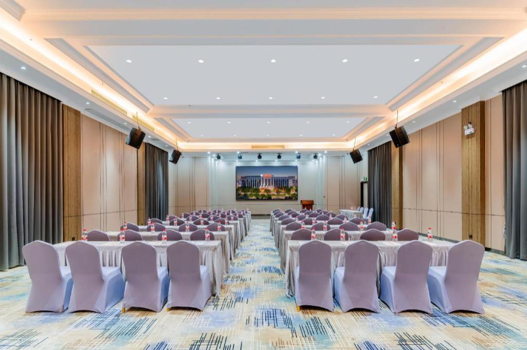 Vienna Hotel (Zhongshan Xiaolan High Speed Railway Station) 45/59