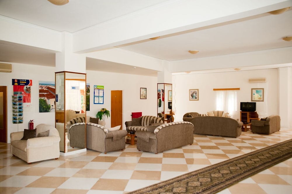 Regina Hotel 58/77