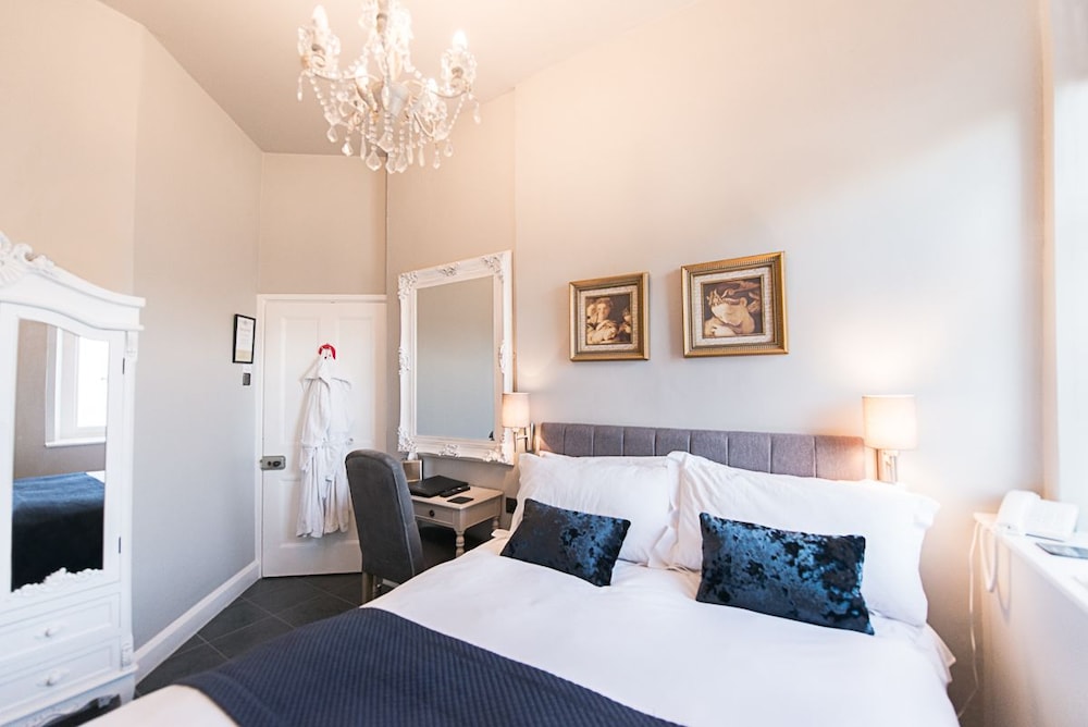 Glewstone Court Country House Hotel 12/50