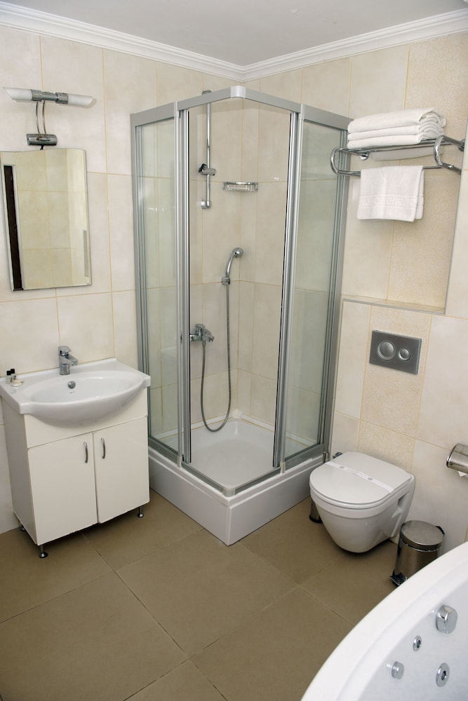 TAYA HATUN HOTEL 59/62