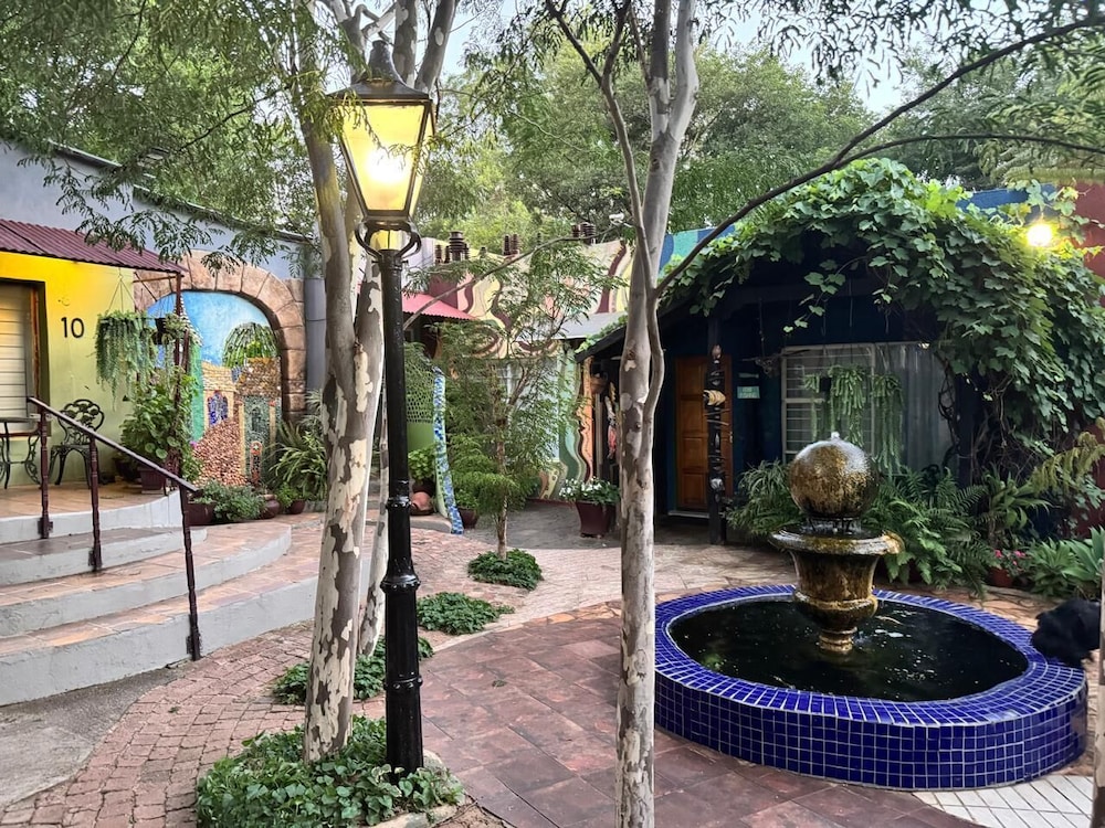 Rabbit Hole Hotel 44/50