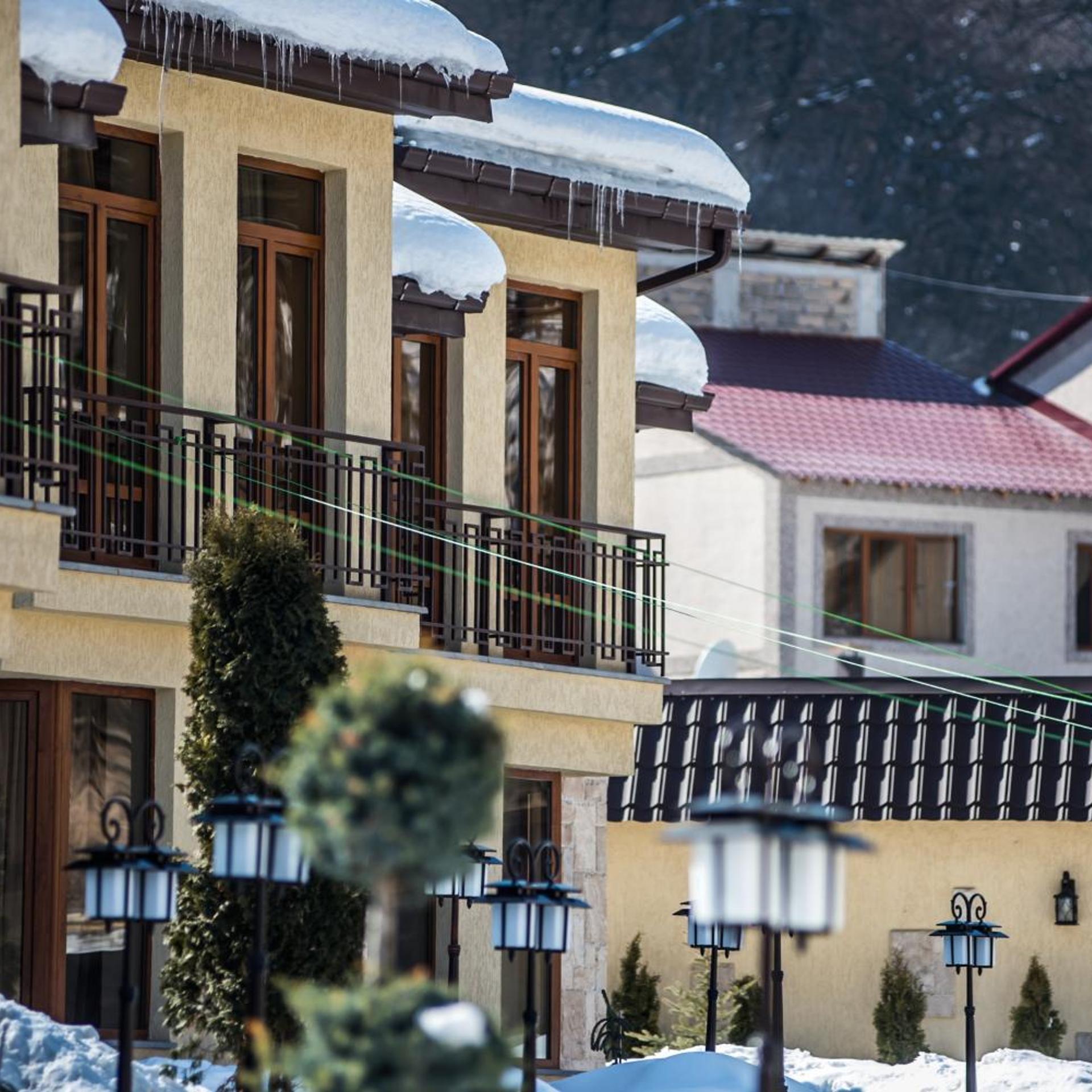 Elegant Hotel & Resort 7/60