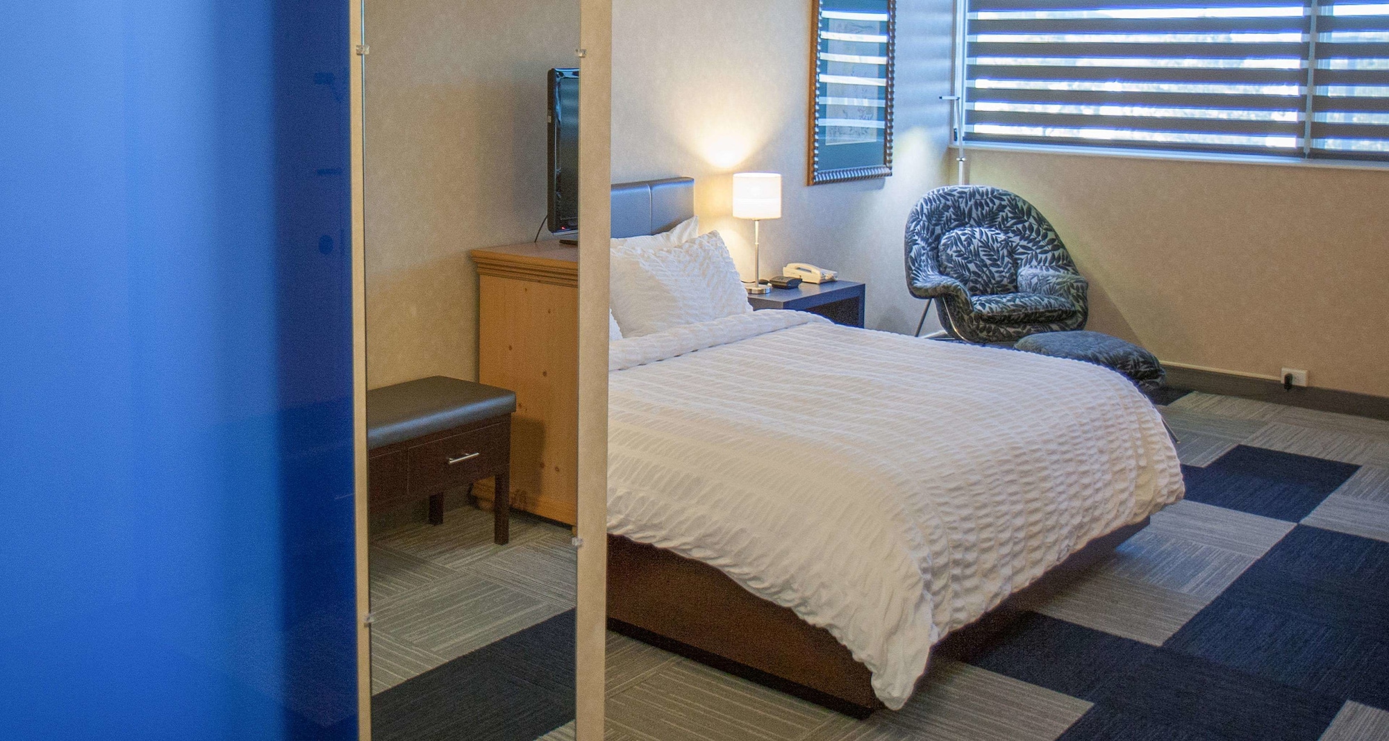 STANDARD, KING BED, CITY VIEW