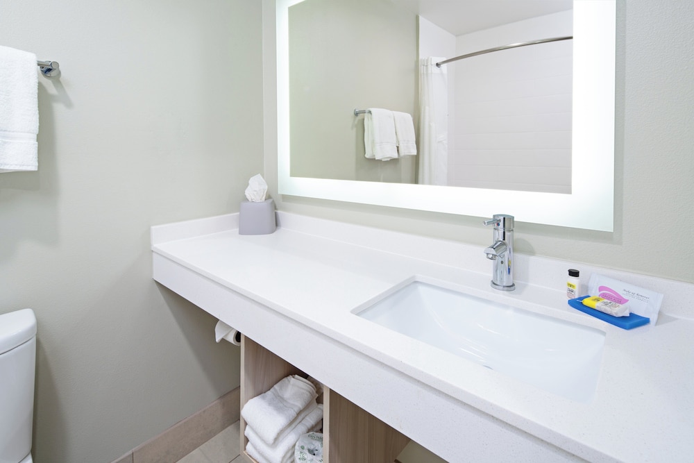 Holiday Inn Express Watsonville 51/52