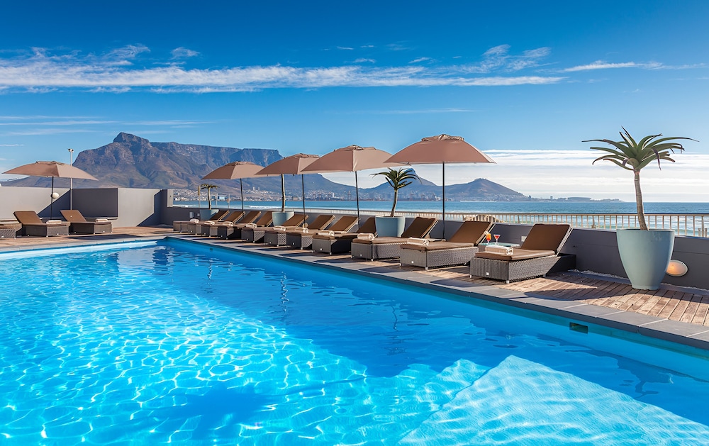 Luxury On The Beach Lagoon Beach 2/55