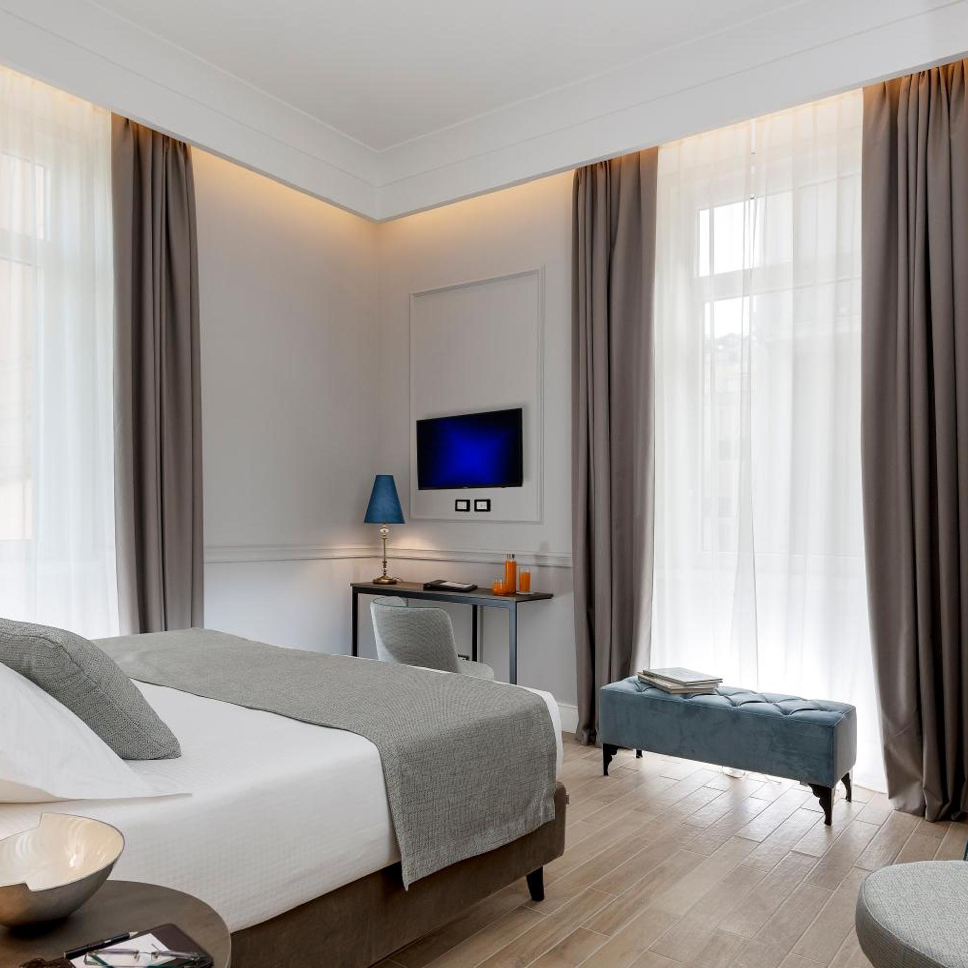 SUPERIOR, DOUBLE OR TWIN BED