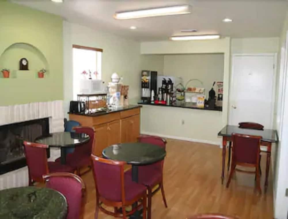 Days Inn by Wyndham Kerrville 17/22
