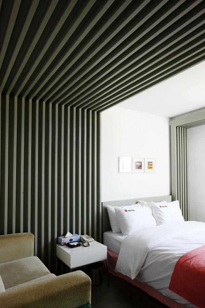 Q Hotel 18/36