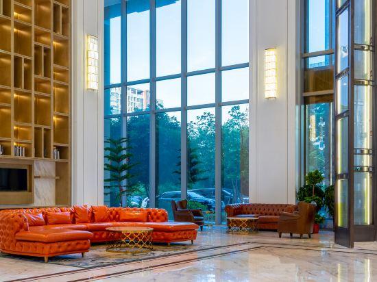 Daye Vienna International Hotel (Huangshi Daye Center High-speed Railway Station) 42/58