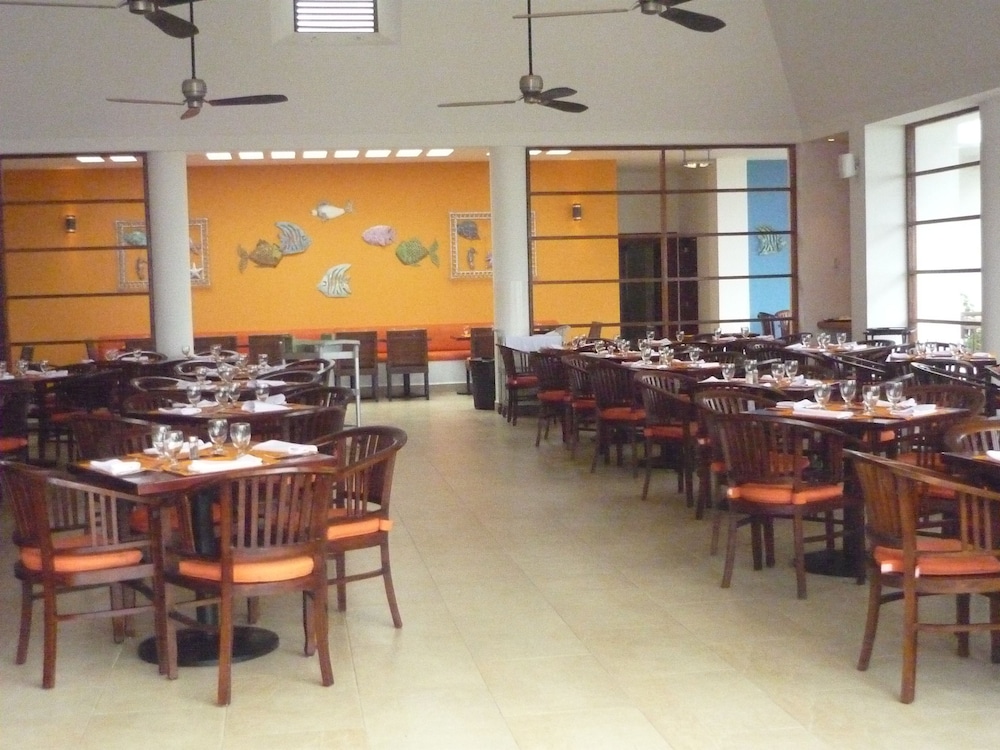 Royal Decameron Mompiche 30/48