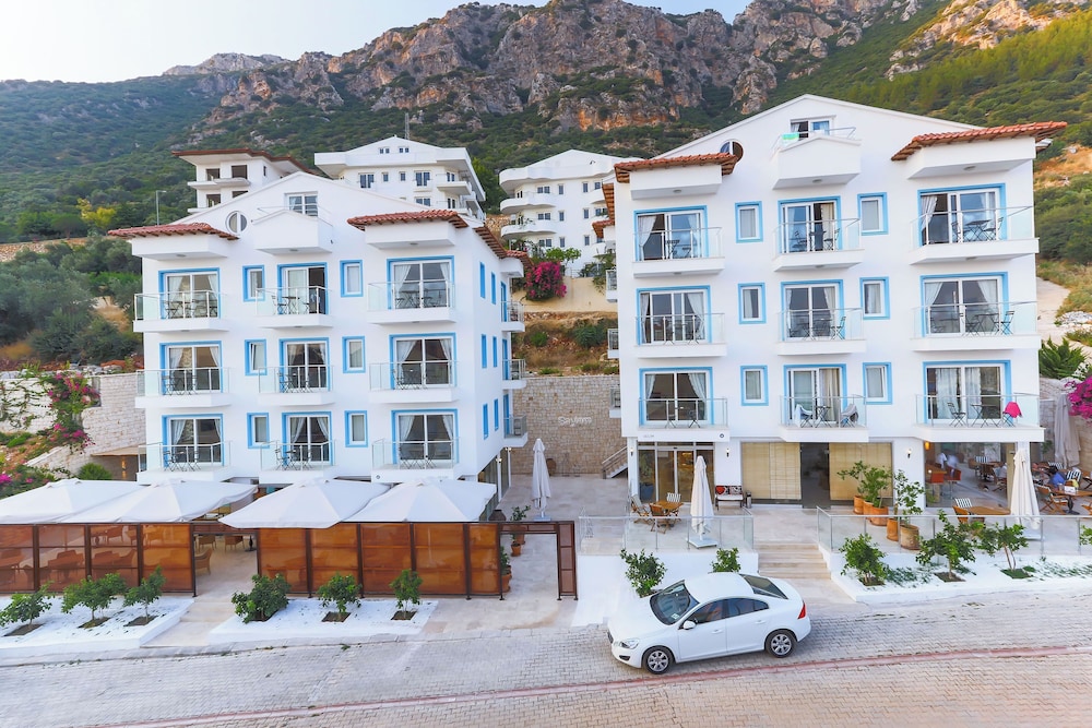 Saylam Suites 2/66