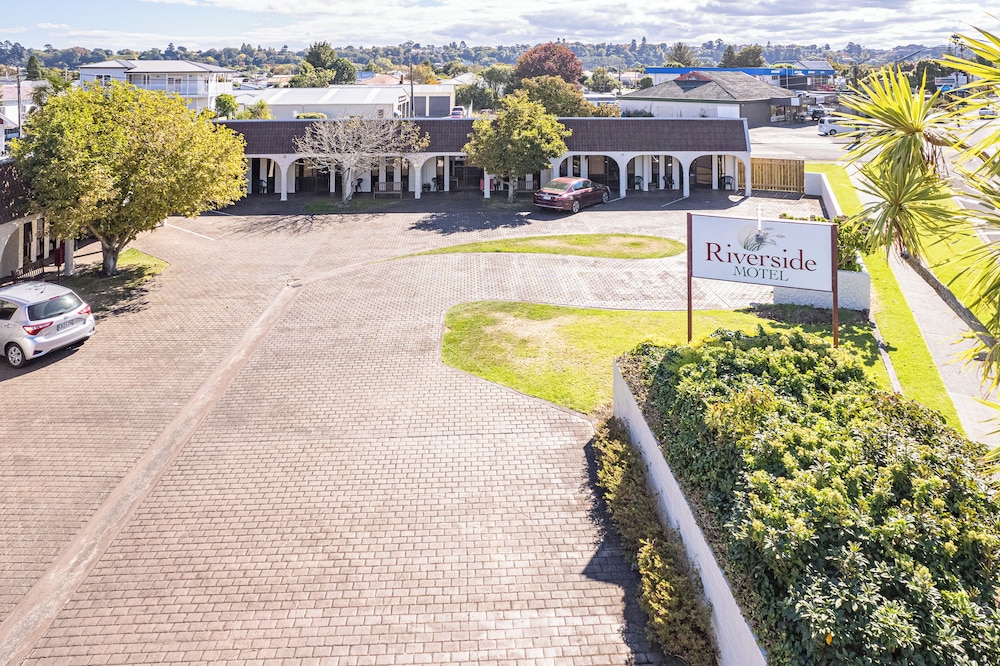 Riverside Motel 26/49