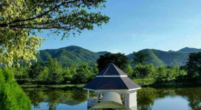 Tanaosri & Creekside Resort 51/68